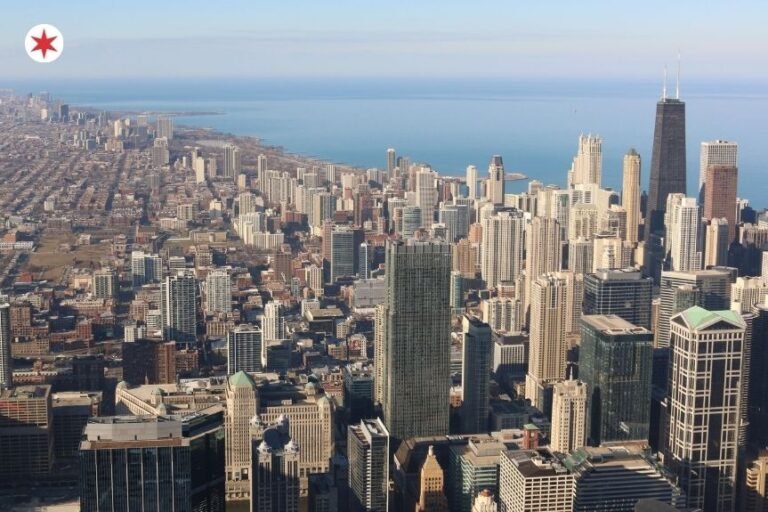 Chicago Locals Share 14 Common Scams For Tourists To Watch Out For