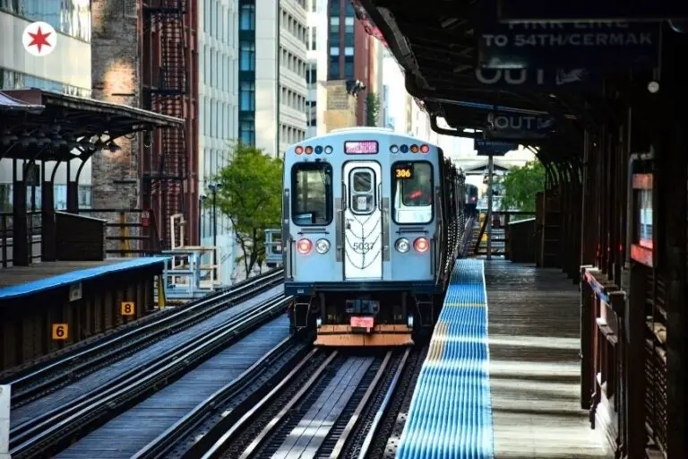 A Tourist’s Guide to Using the Chicago ‘L’ Train (12 Essential Tips)