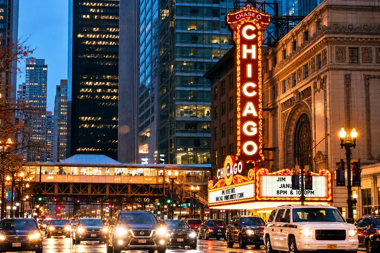 16 Obvious Signs Someone Is Visiting Chicago for the First Time