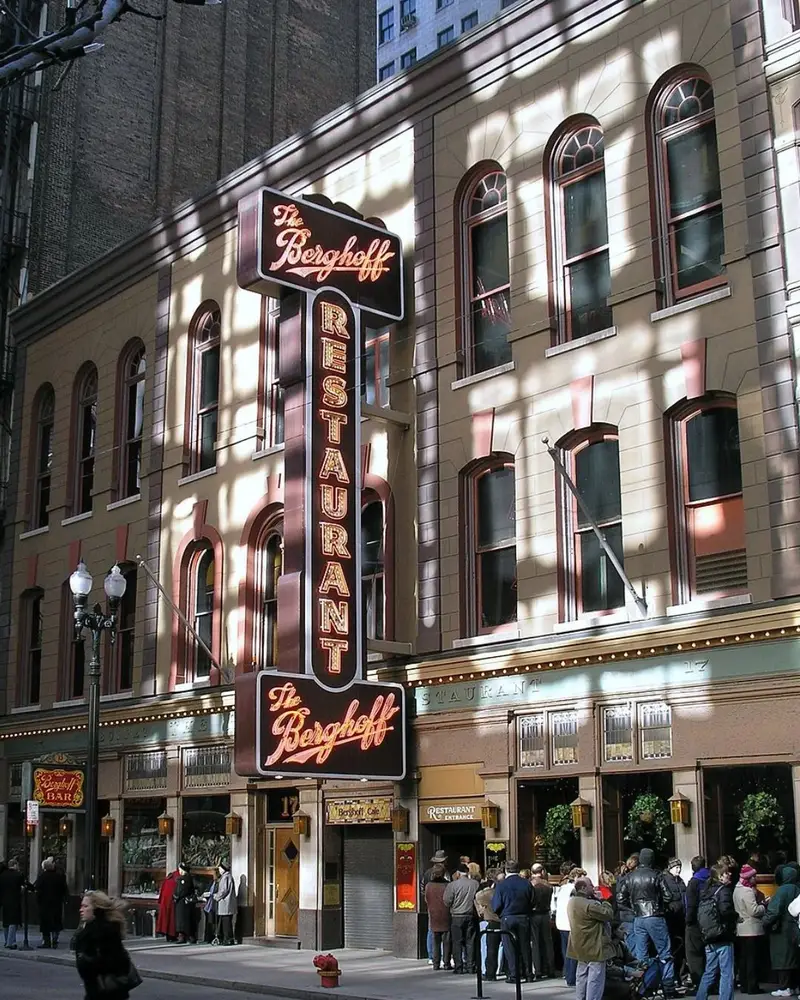 A massive crowd of Chicagoans standing in the snow outside The Berghoff restaurant on Adams Street in 2006.